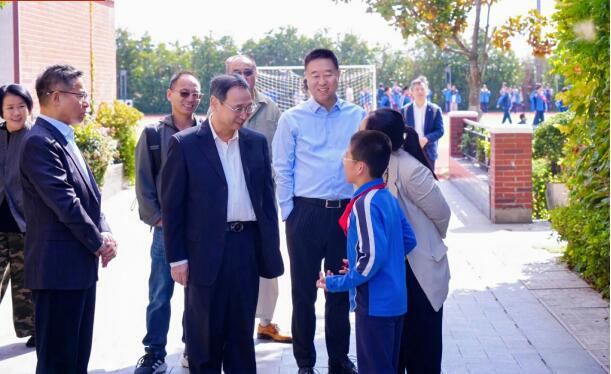 上民协高德毅会长一行赴集团考察