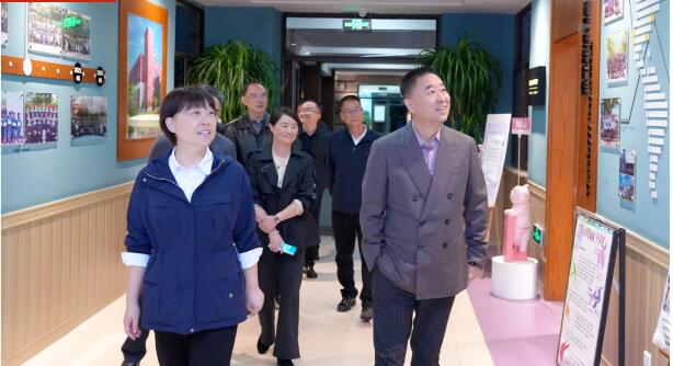 丽江市委领导一行赴集团考察