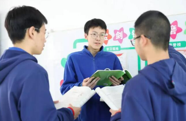 心怀科技报国梦 争当时代好少年——记广元市2025年“新时代好少年”杨漾